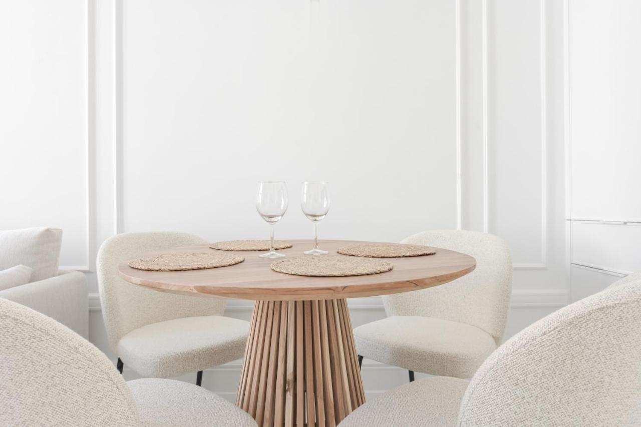 Old Town Pure White By Downtown Apartment Danzig